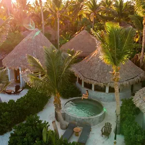 maya-tulum-resort.quintano-roohotels.com/