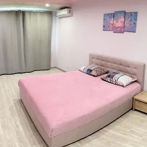  Апартаменты Near Metro Pozniaky
