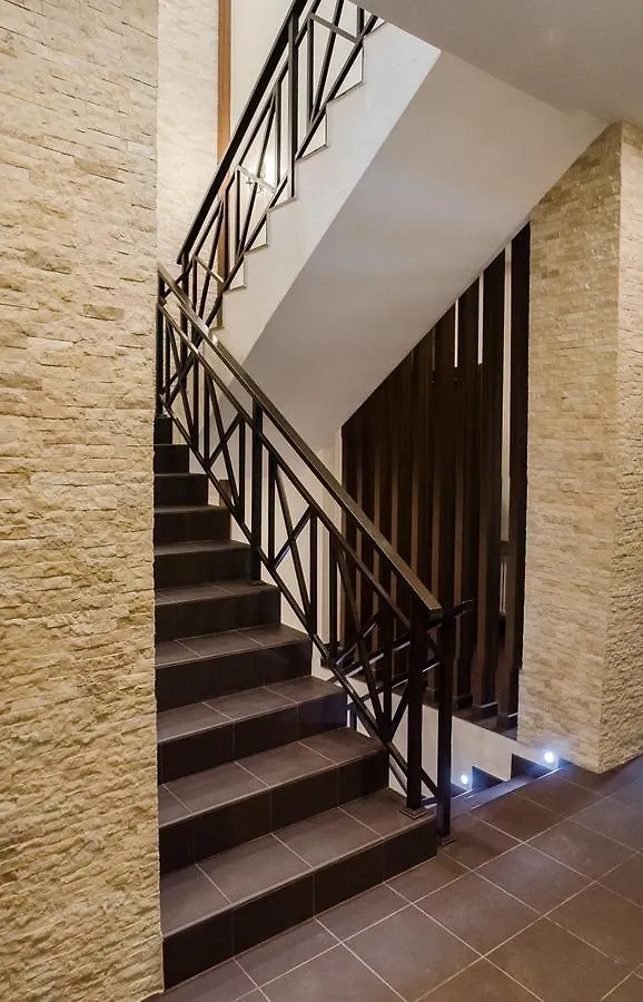 Han/Misafirhane Petrani Nivki Otel Kiev