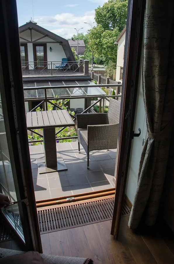 Han/Misafirhane Petrani Nivki Otel Kiev